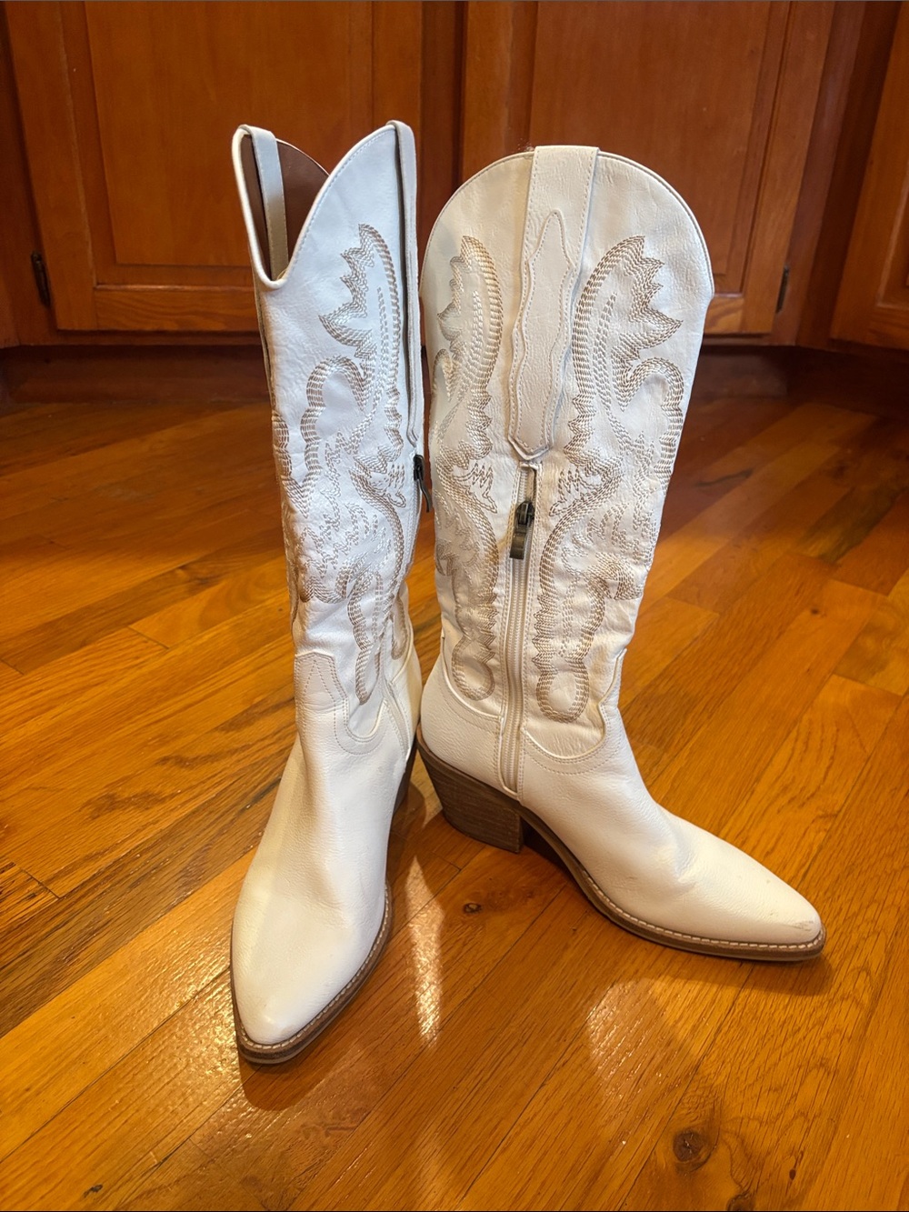 Women's White Embroidered Western Boots Cowboy Boots Sz 6.5